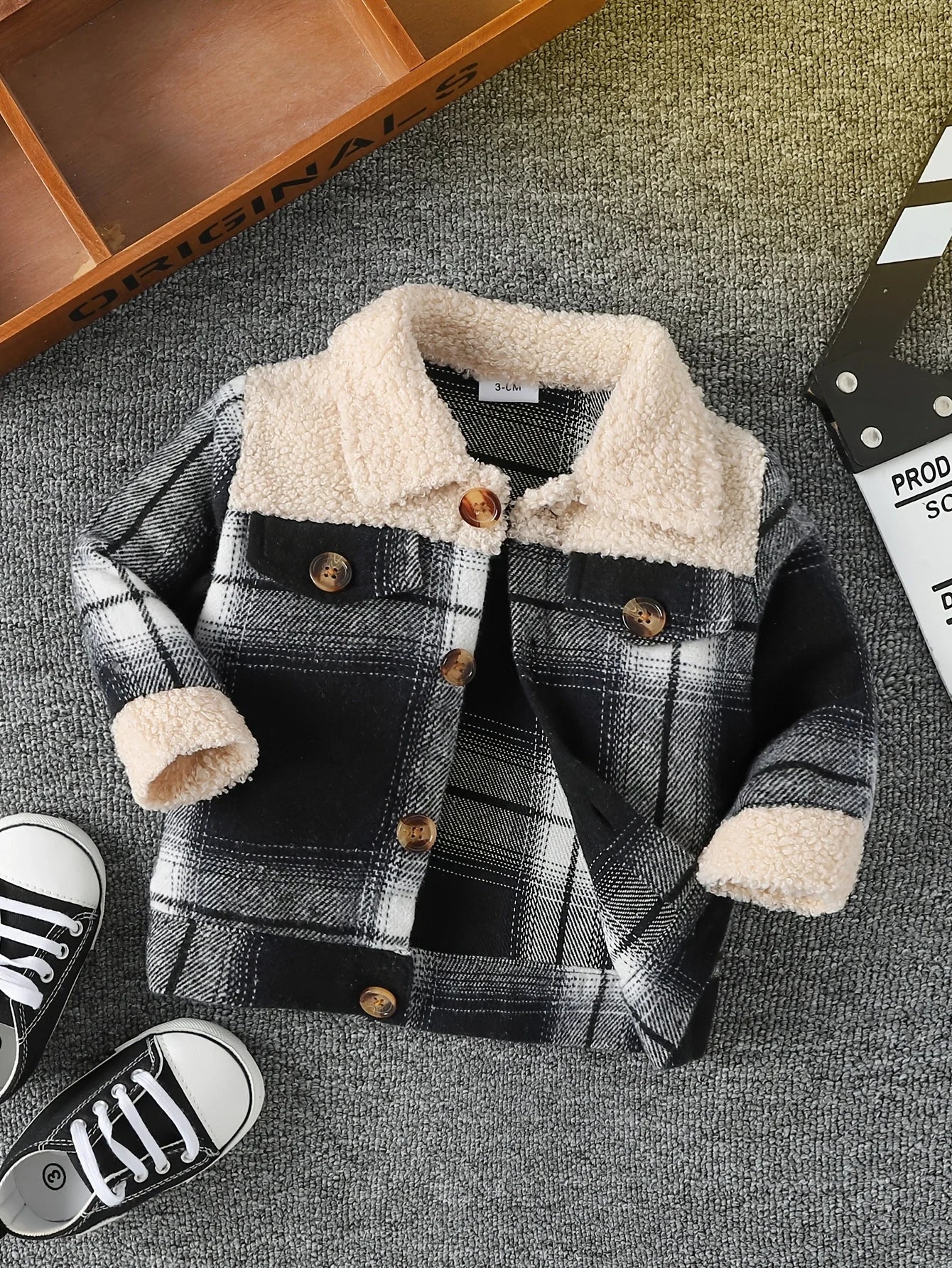 Baby boy fashionable and simple long sleeved plaid patchwork plush jacket for autumn and winter