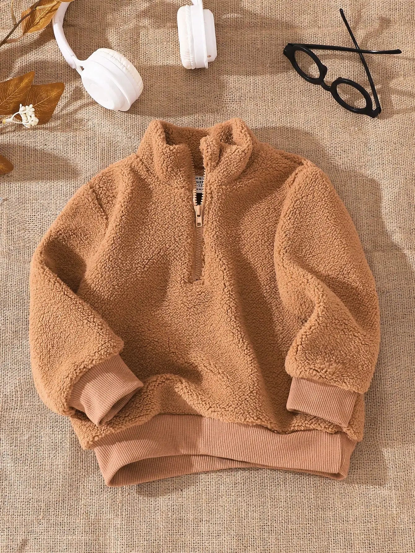 The Military Green Plush Sweatshirt For Baby Boys In Autumn And Winter Is Warm Soft Casual And Comfortable