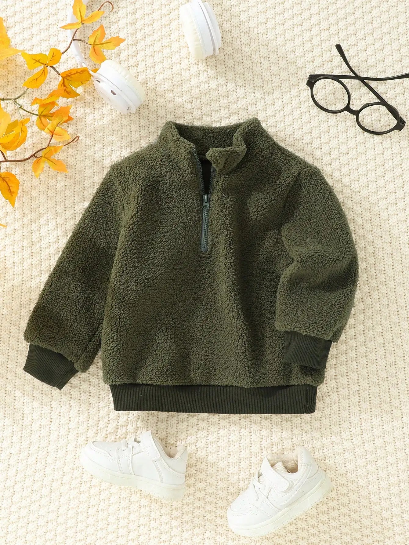 The Military Green Plush Sweatshirt For Baby Boys In Autumn And Winter Is Warm Soft Casual And Comfortable