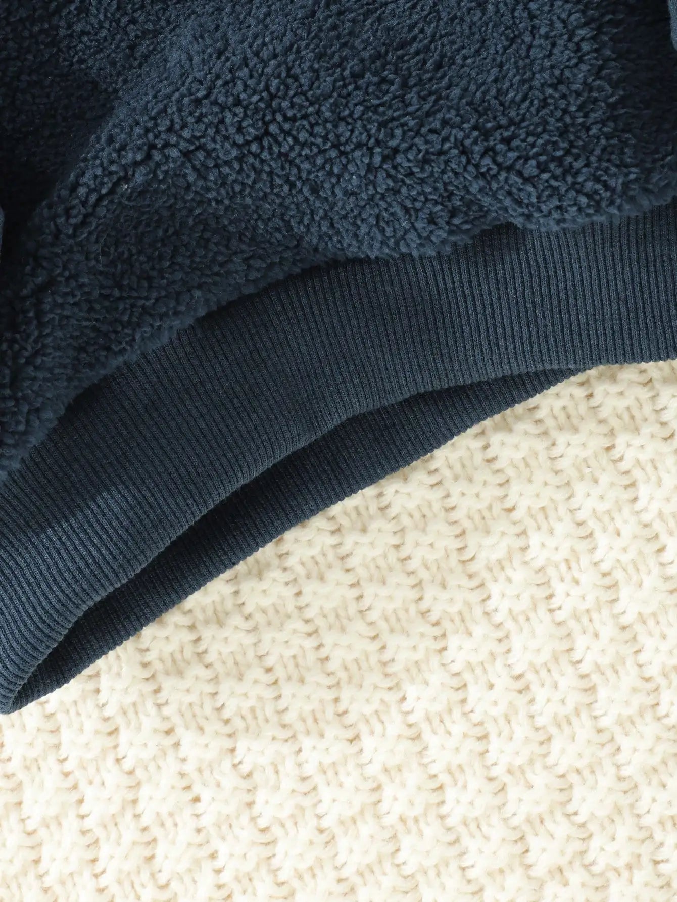 The Military Green Plush Sweatshirt For Baby Boys In Autumn And Winter Is Warm Soft Casual And Comfortable