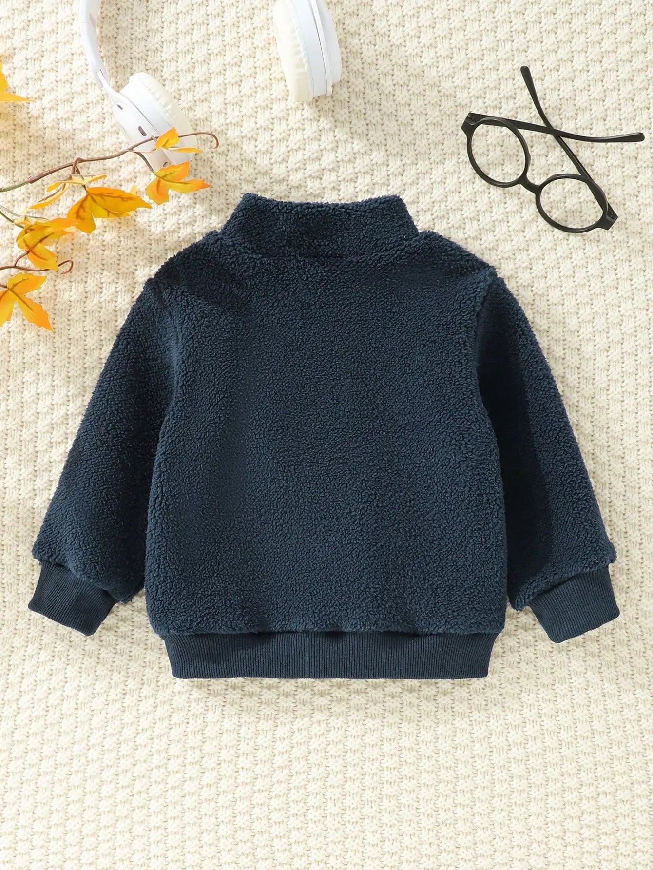 The Military Green Plush Sweatshirt For Baby Boys In Autumn And Winter Is Warm Soft Casual And Comfortable