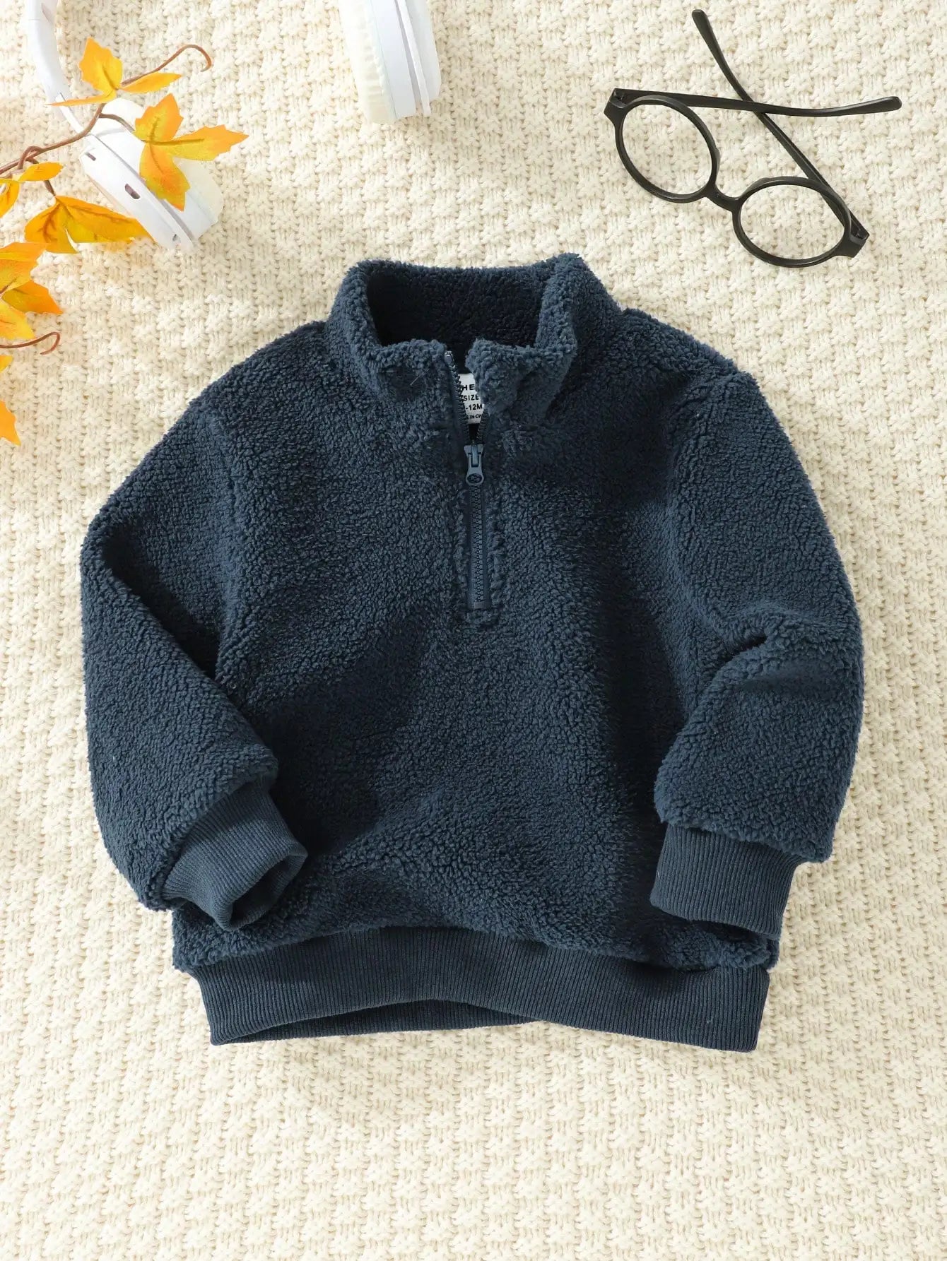 The Military Green Plush Sweatshirt For Baby Boys In Autumn And Winter Is Warm Soft Casual And Comfortable