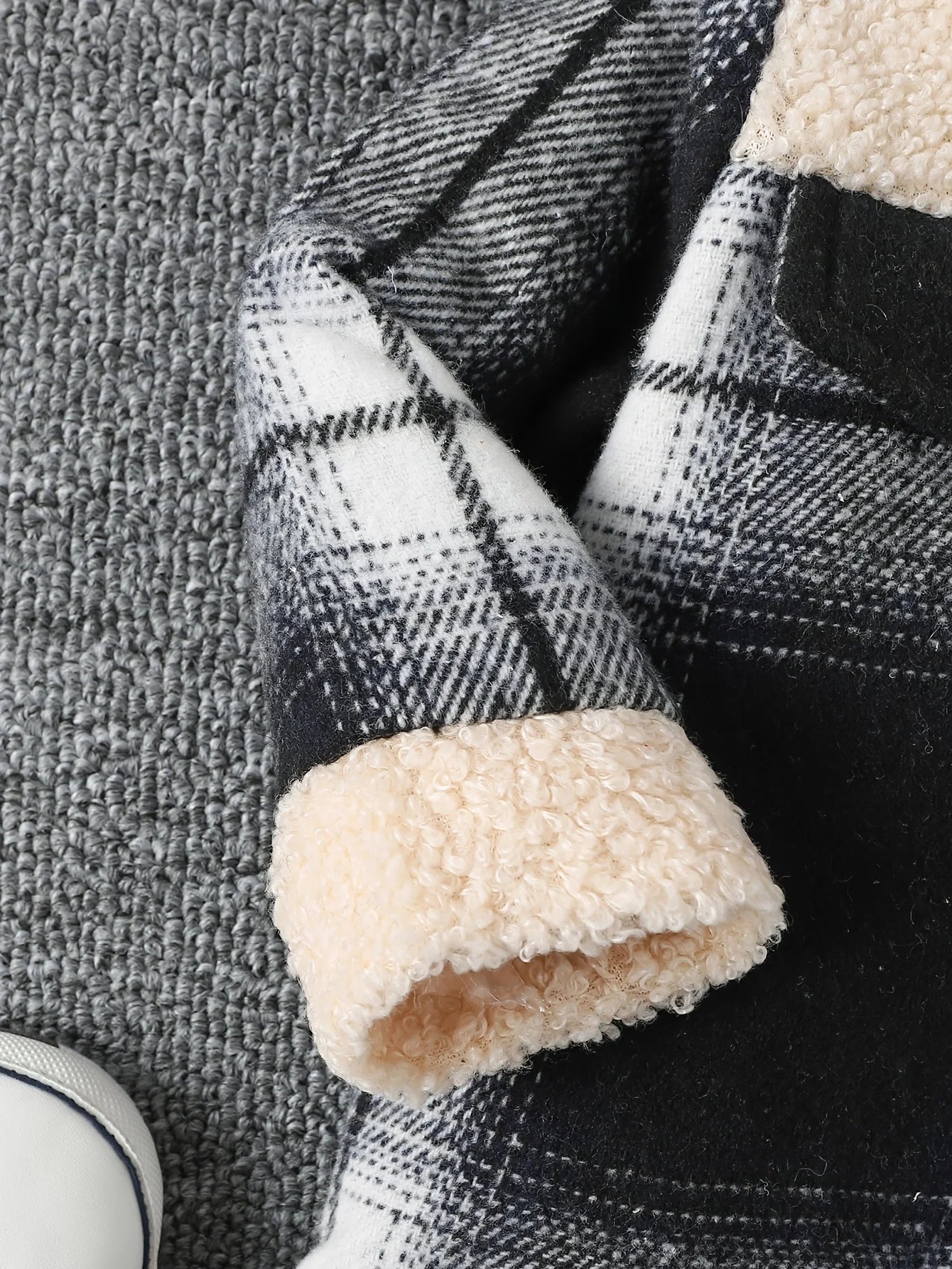 Baby boy fashionable and simple long sleeved plaid patchwork plush jacket for autumn and winter